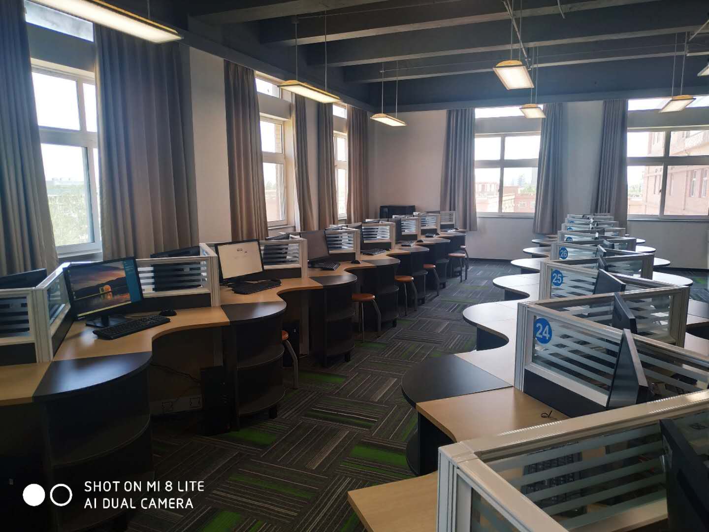 助力國際學校，智慧課堂上線！
